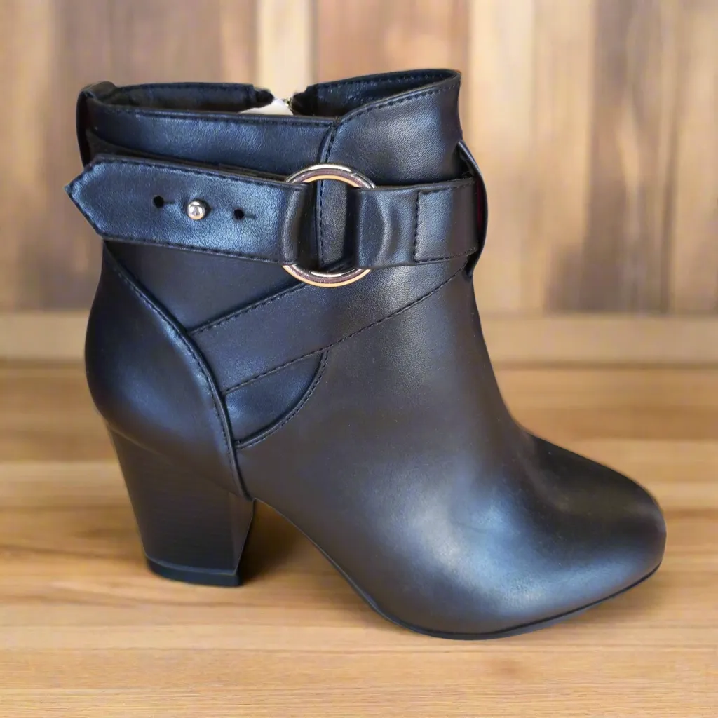 WOMENS CRISSCROSS STRAP CHUNKY ANKLE BOOTS - Keanu